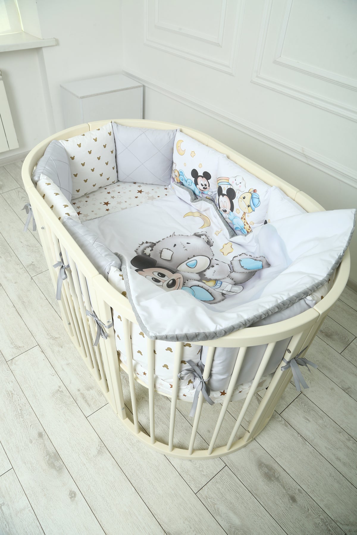 Cuna Transformable 12-en-1 con Colchón y Set Textil “Mickey”