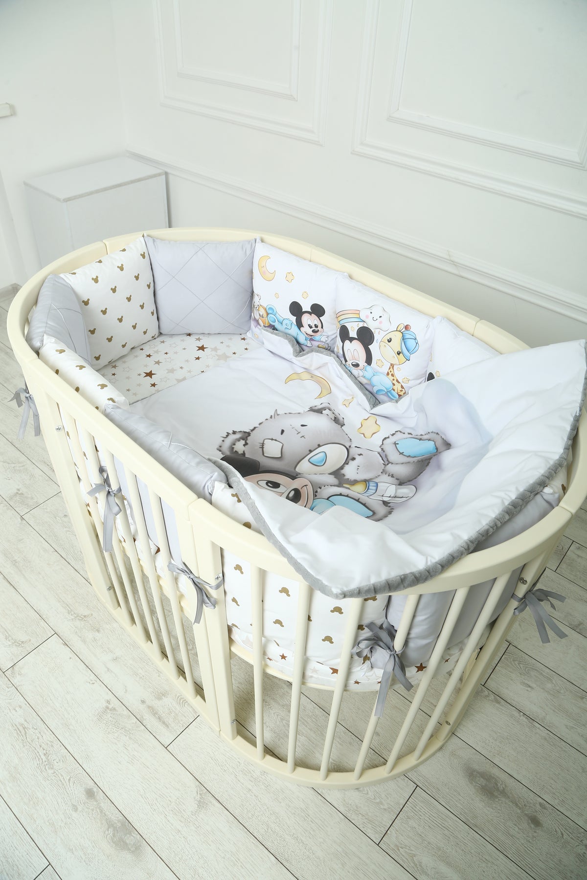 Cuna Transformable 12-en-1 con Colchón y Set Textil “Mickey”